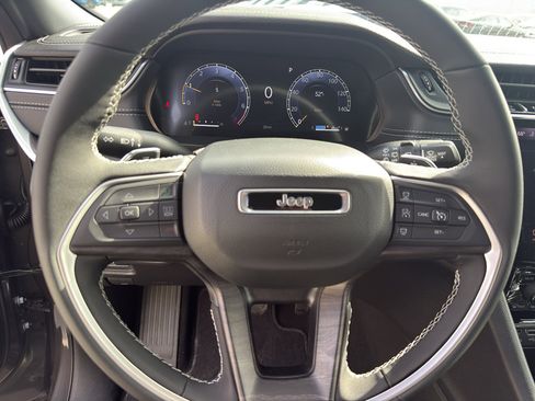 New 2025 Jeep Grand Cherokee L Limited w/ Black Appearance Package AWD/4WD image 16