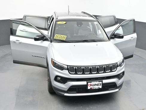 Used 2025 Jeep Compass Limited AWD/4WD image 63