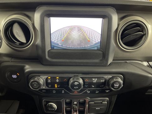 Used 2021 Jeep Wrangler Unlimited Willys image 23