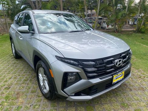 Certified 2025 Hyundai Tucson SE image 1