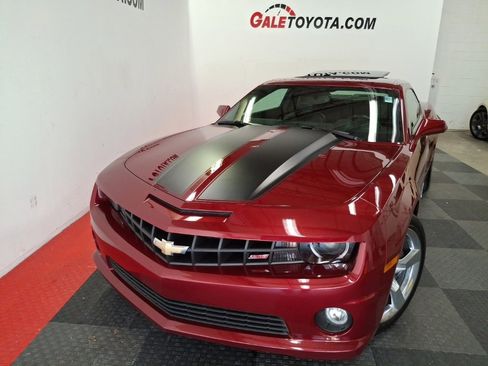 Used 2010 Chevrolet Camaro SS w/ RS Package image 2