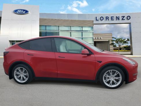 Used 2021 Tesla Model Y Long Range image 4