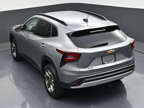 Certified 2024 Chevrolet Trax LT w/ Driver Confidence Package FWD image 47