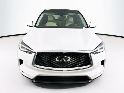 Used 2020 INFINITI QX50 Luxe w/ Navigation Package FWD image 2