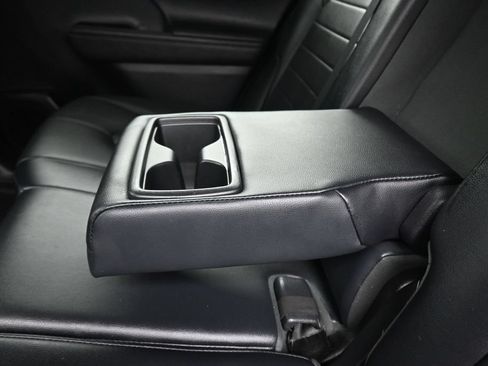 Used 2020 Toyota Highlander XLE AWD/4WD image 35