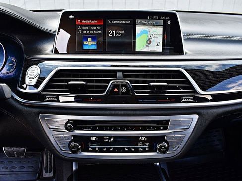 Used 2019 BMW 740i w/ Executive Package RWD image 28