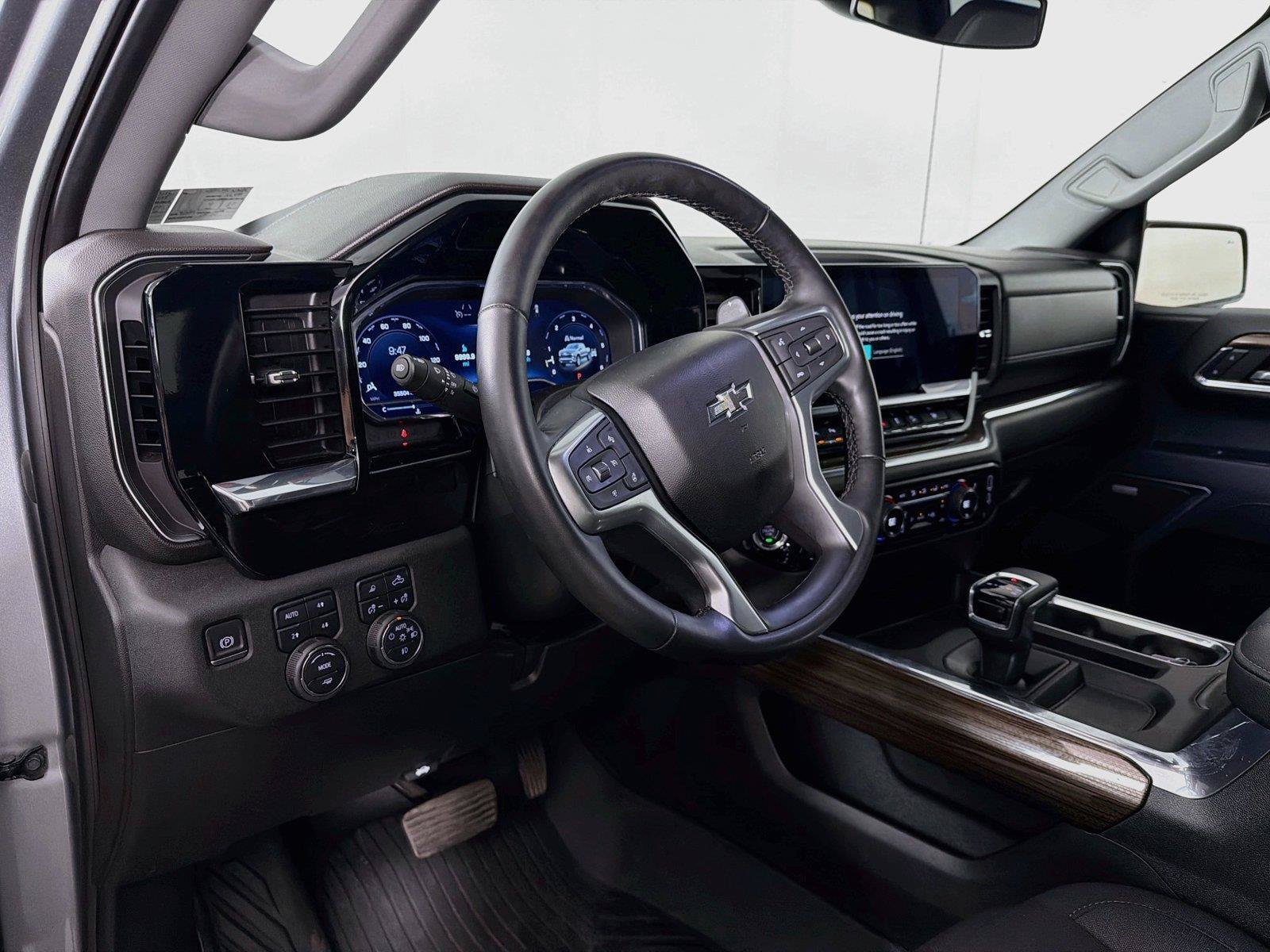 Used 2023 Chevrolet Silverado 1500 RST AWD/4WD image 15