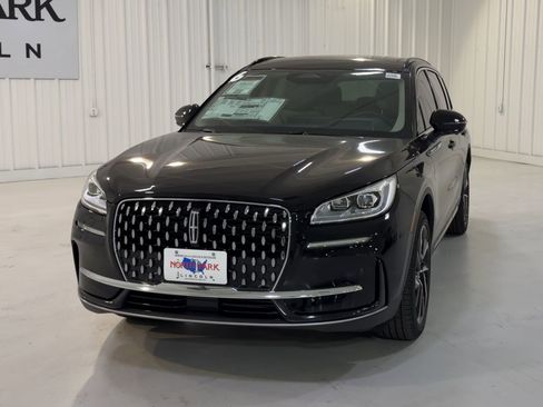 New 2026 Lincoln Corsair Reserve FWD image 4