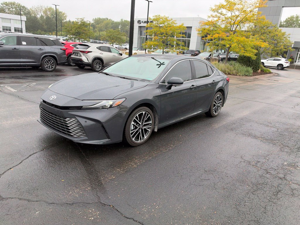 Used 2025 Toyota Camry XLE w/ Premium Plus Package AWD/4WD image 4