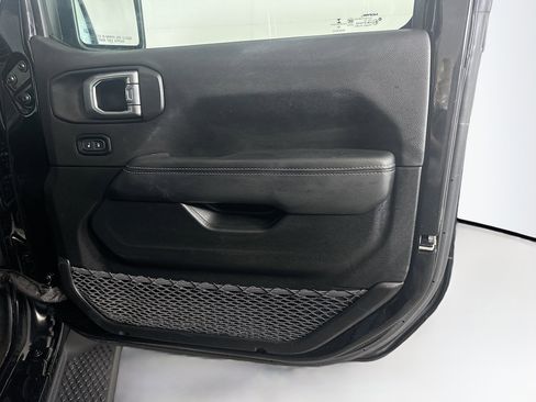 Used 2023 Jeep Wrangler Sahara w/ Cold Weather Group AWD/4WD image 31