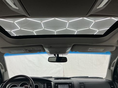 Used 2016 Toyota Sequoia Platinum AWD/4WD image 27