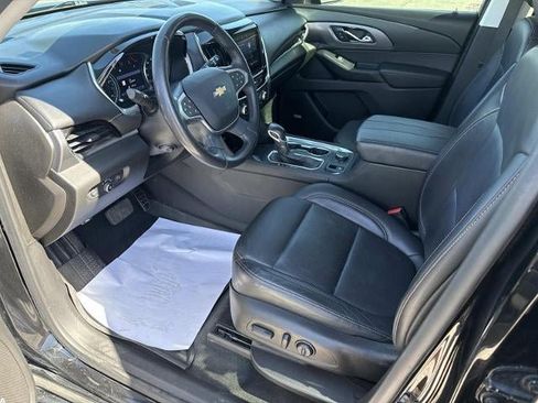 Used 2021 Chevrolet Traverse Premier FWD image 14