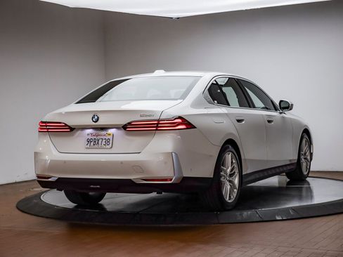 Certified 2025 BMW 530i w/ Premium Package image 7