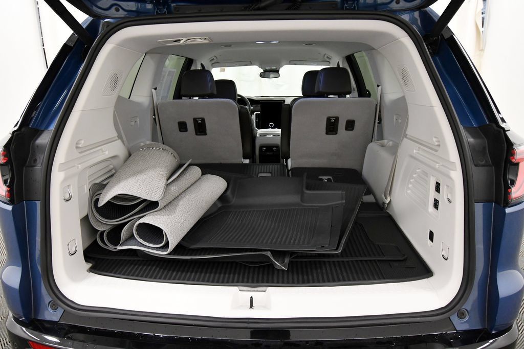 Used 2024 GMC Acadia Denali FWD image 7