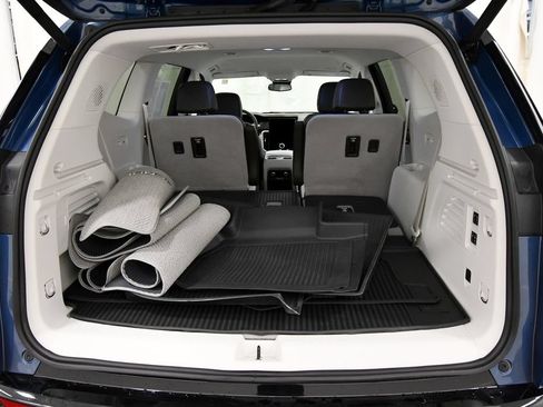 Used 2024 GMC Acadia Denali FWD image 7