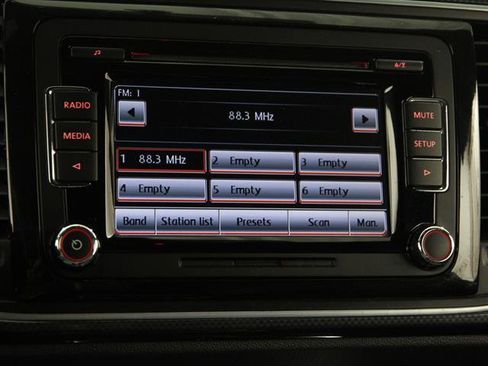 Used 2013 Volkswagen Beetle 2.0T image 9