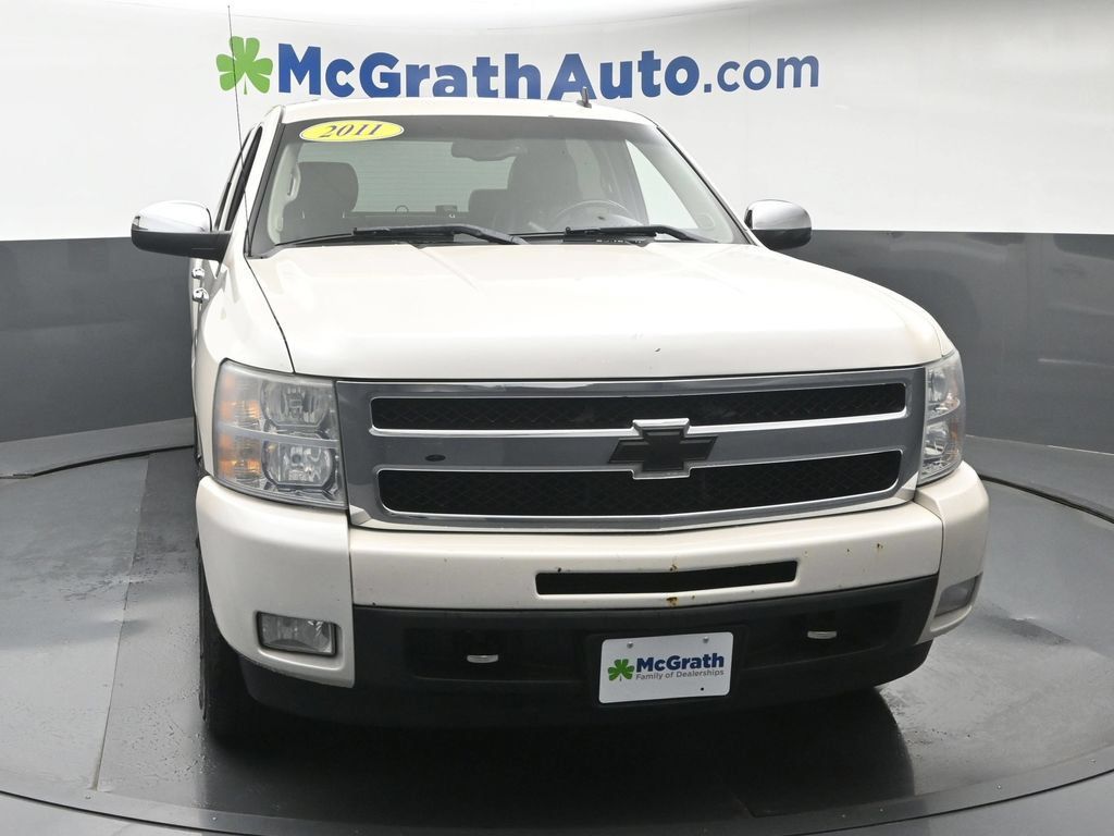 Used 2011 Chevrolet Silverado 1500 LTZ w/ LTZ White Diamond Edition AWD/4WD image 5