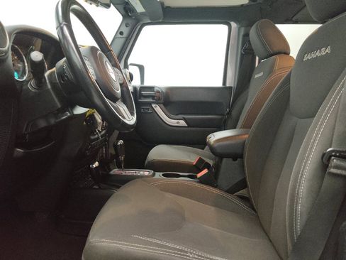 Used 2018 Jeep Wrangler Unlimited Sahara w/ Connectivity Group AWD/4WD image 17