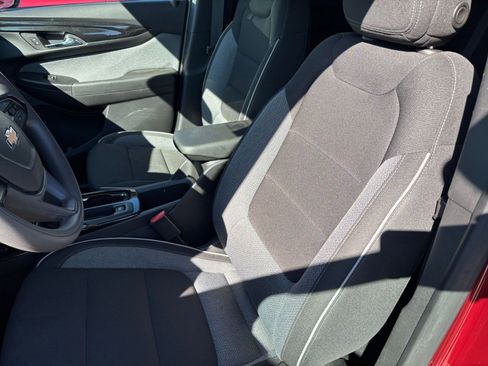 Used 2025 Chevrolet TrailBlazer LT image 34