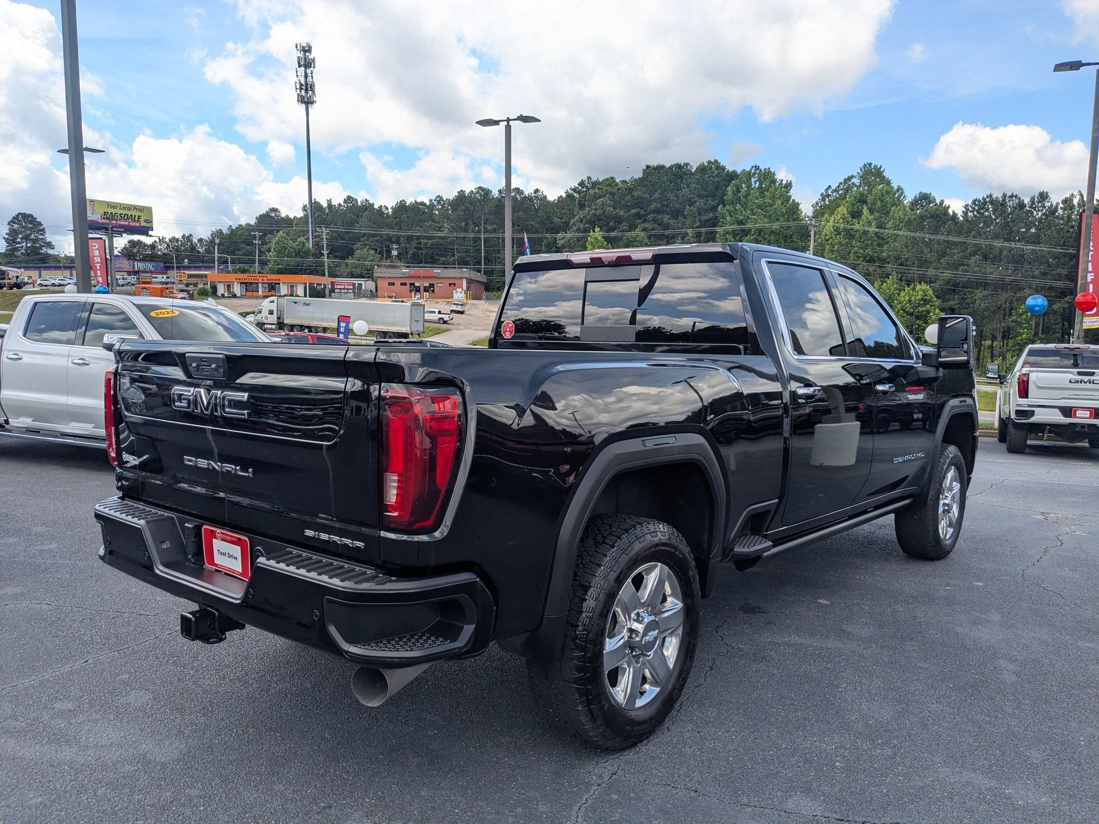 Used 2021 GMC Sierra 2500 Denali w/ Denali Black Diamond Edition AWD/4WD image 5