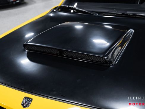 Used 2010 Dodge Challenger SRT8 w/ Special Edition Group image 11