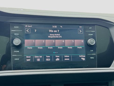 Used 2019 Volkswagen Jetta SEL w/ Cold Weather Package image 11