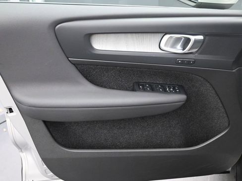 Certified 2025 Volvo XC40 B5 Plus image 10