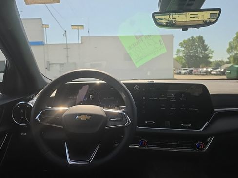New 2026 Chevrolet Equinox LT w/ Convenience Package II AWD/4WD image 10