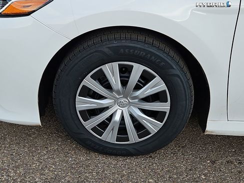 Used 2018 Toyota Camry LE image 14