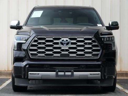 Used 2023 Toyota Sequoia Capstone AWD/4WD image 7