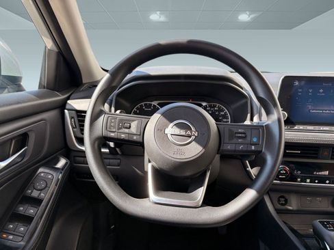 Certified 2023 Volvo XC40 B5 Plus w/ Protection Package Premier image 17