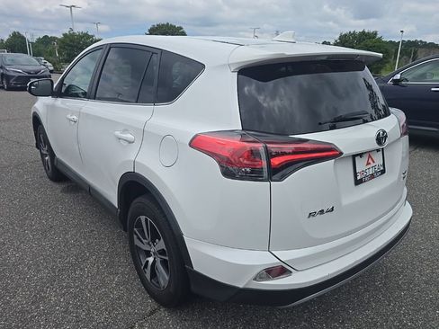 Used 2018 Toyota RAV4 XLE AWD/4WD image 7