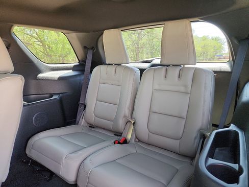 Used 2012 Ford Explorer XLT image 9