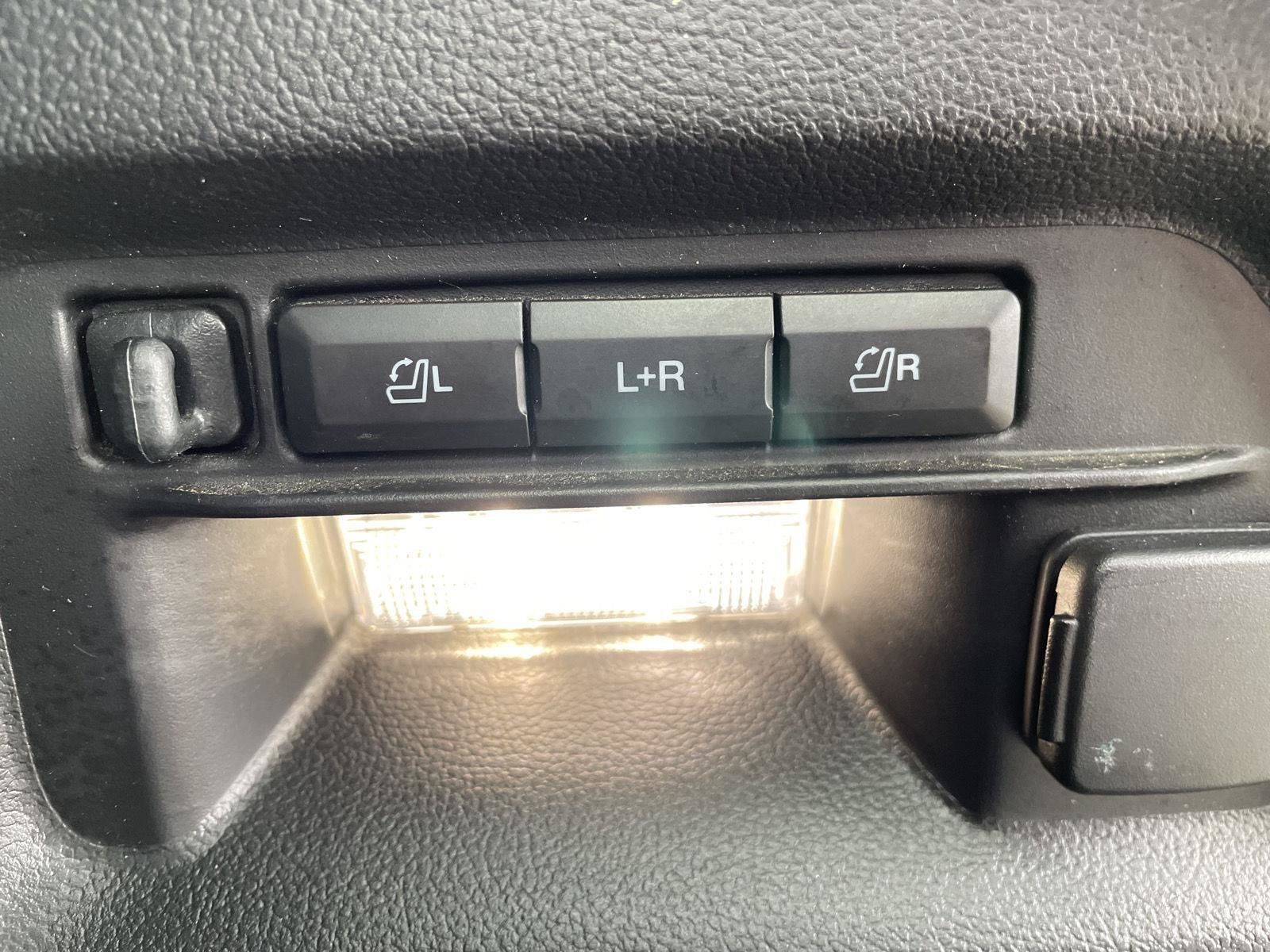 Used 2024 Ford Explorer Limited w/ Equipment Group 301A AWD/4WD image 33