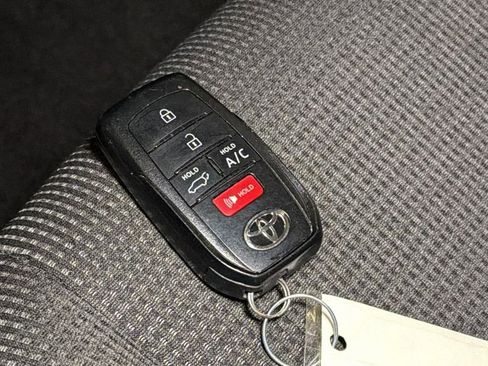Used 2025 Toyota bZ4X AWD w/ Weather Package image 34