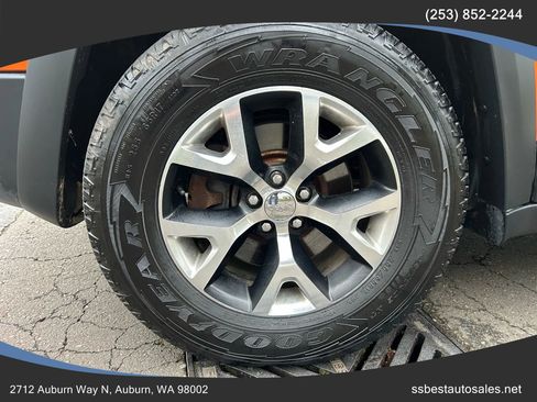 Used 2016 Jeep Cherokee Trailhawk w/ Leather Interior Group image 7