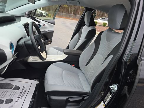 Used 2016 Toyota Prius Three image 16