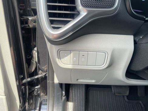 Certified 2023 Kia Soul LX w/ LX Technology Package FWD image 17