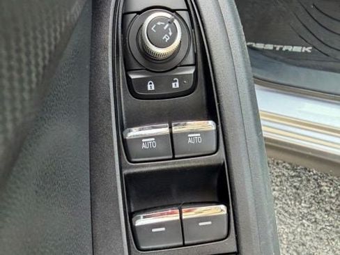 Used 2024 Subaru Crosstrek 2.5i Limited AWD/4WD image 17