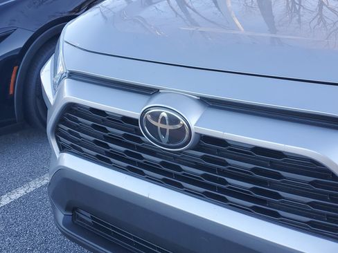 Used 2019 Toyota RAV4 XLE image 5