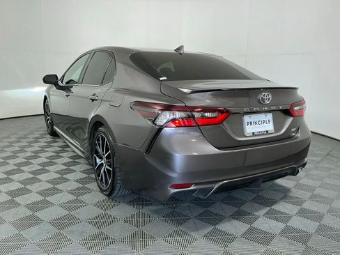 Used 2022 Toyota Camry SE FWD image 7