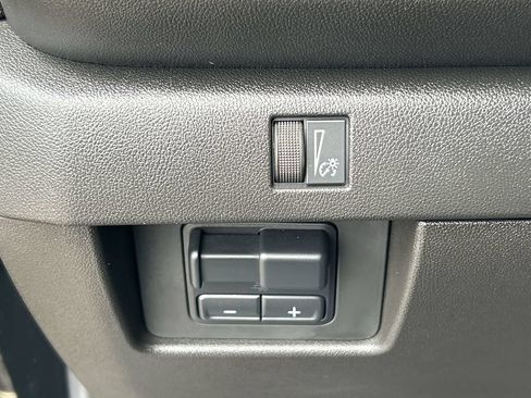 Used 2024 Chevrolet Colorado Trail Boss w/ Technology Package AWD/4WD image 18