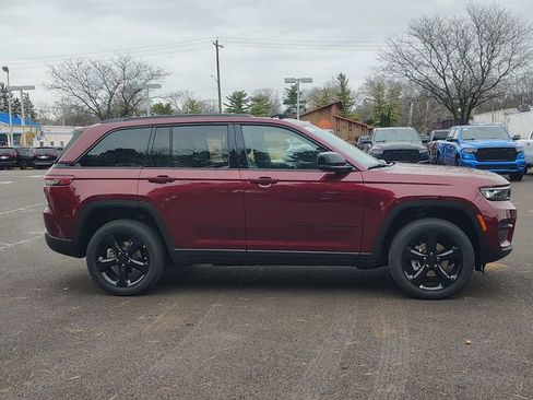 New 2025 Jeep Grand Cherokee Altitude image 6