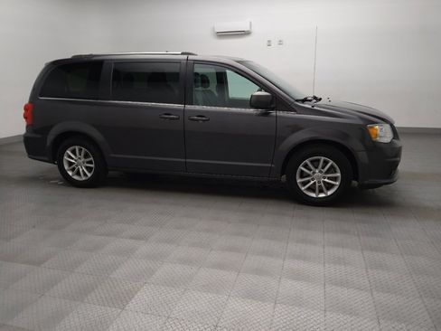 Used 2019 Dodge Grand Caravan SXT image 11