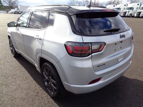 Certified 2024 Jeep Compass Limited w/ High Altitude Package image 3