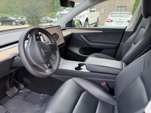 Used 2023 Tesla Model Y Long Range image 10