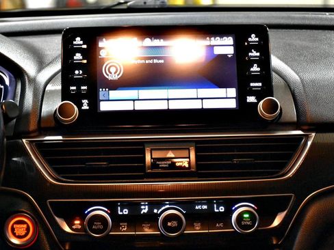 Used 2018 Honda Accord Sport image 17