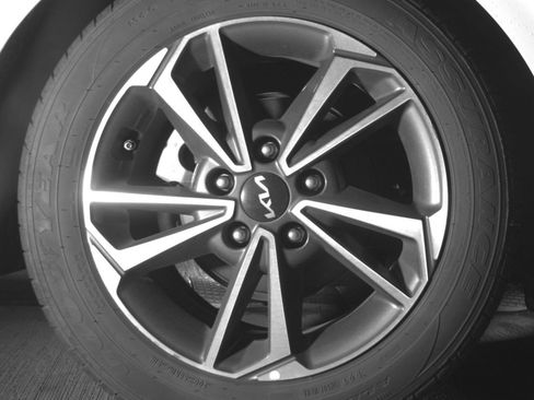 Used 2024 Kia Forte LXS FWD image 24