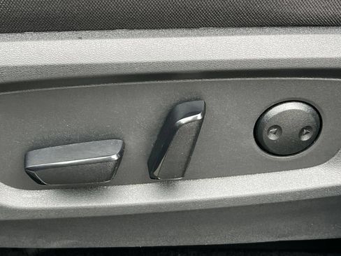 Used 2025 Nissan Pathfinder SV FWD image 22