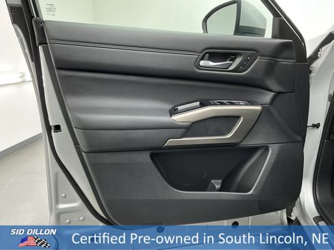 Used 2024 Nissan Pathfinder Platinum image 16